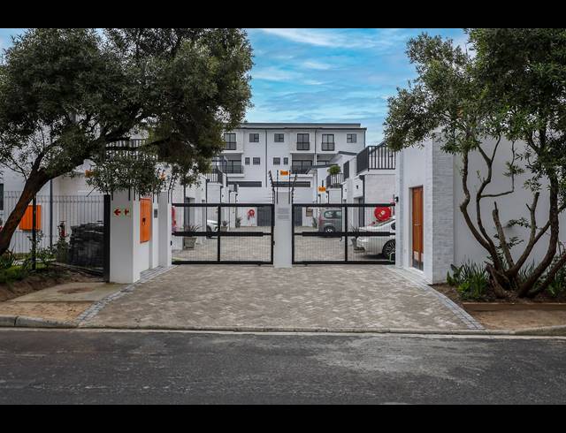 3 BEDROOM TOWNHOUSE TO LET IN HOUT BAY CENTRAL